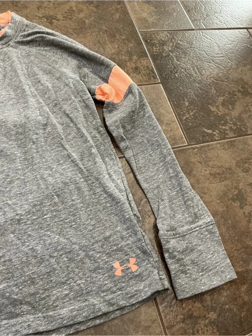 Under Armour loose fit Gray Long Sleeve Shirt with peach Accents - Picture 4 of 5